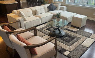 Une liste de vérification étape par étape pour rafraîchir votre sofa pour le printemps