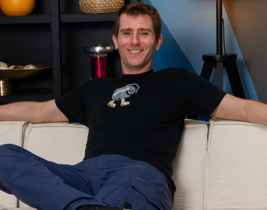 <sub>Linus Sebastian</sub> <br> Linus Tech Tips